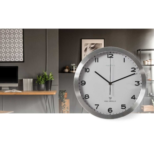 Funk-Wanduhr in schlichtem Design, Ø 30 cm, silber/weiss