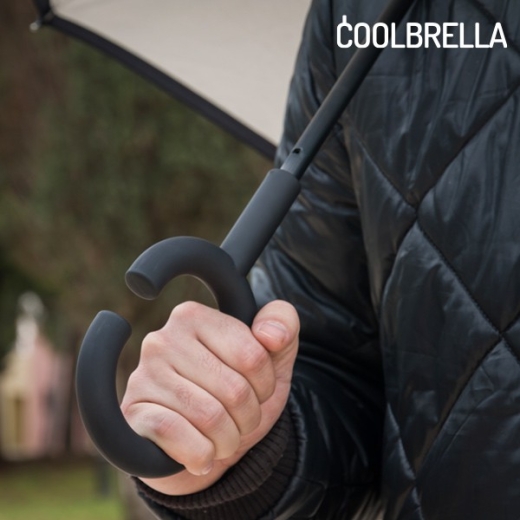Coolbrella - umgekehrt zusammenklappbarer Regenschirm